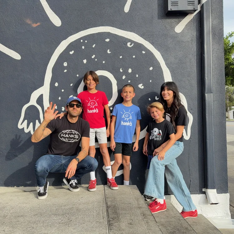 Hank's Bagels family